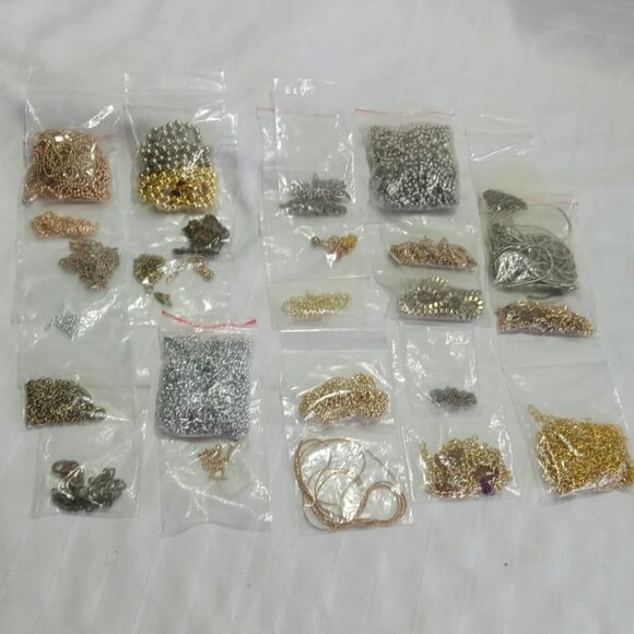 Many many many miscellaneous vintage and actual jewelry chains scraps and lenght - Picture 5 of 9